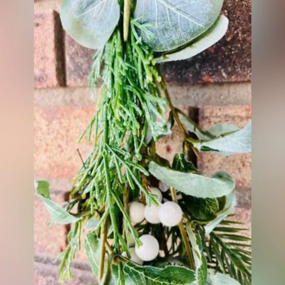 *Mistletoe Mix Artificial Garland